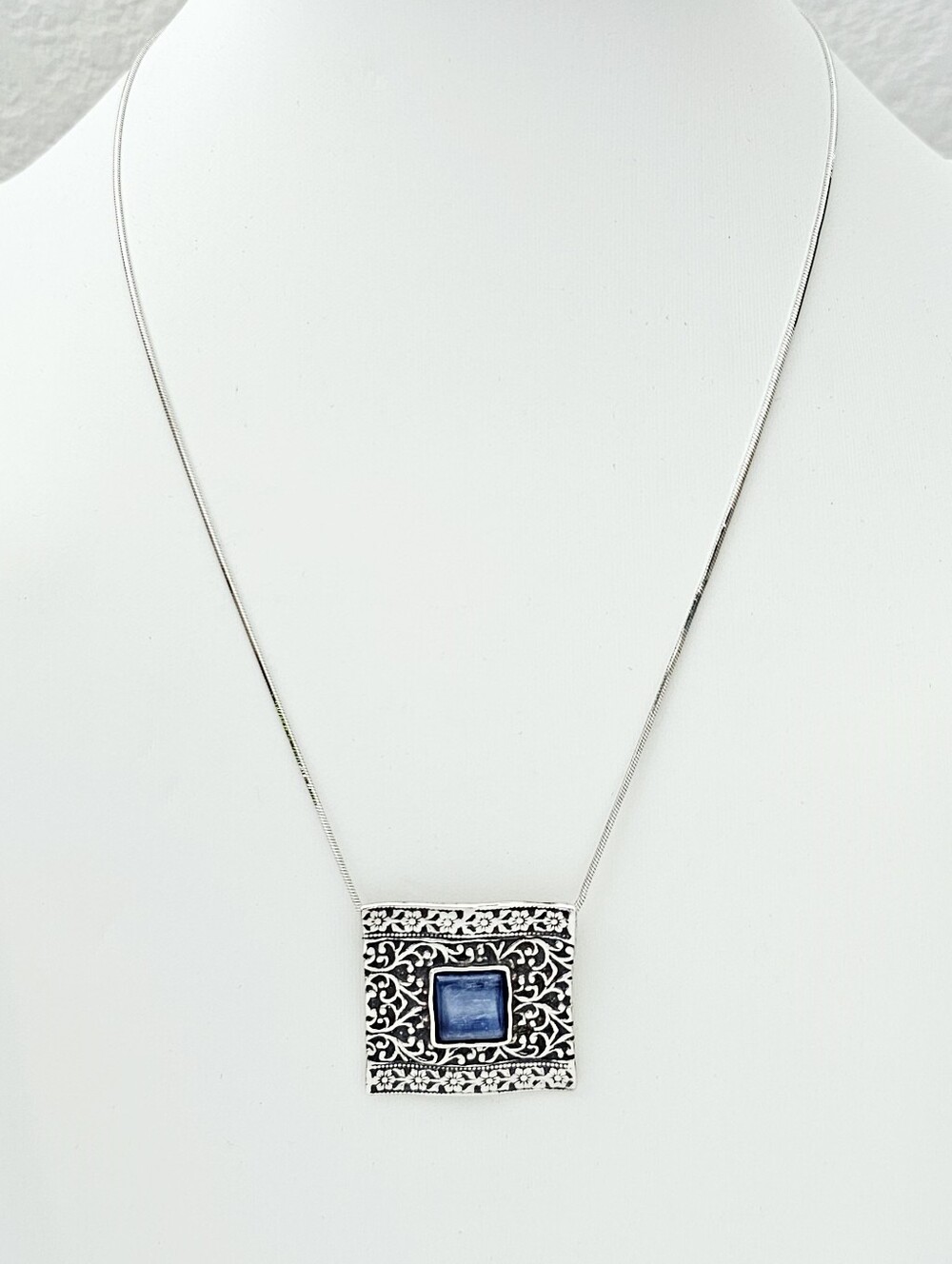 Silpada Exclusive Sterling Silver Filigree Blue Agate DESIGNER SAMPLE Necklace